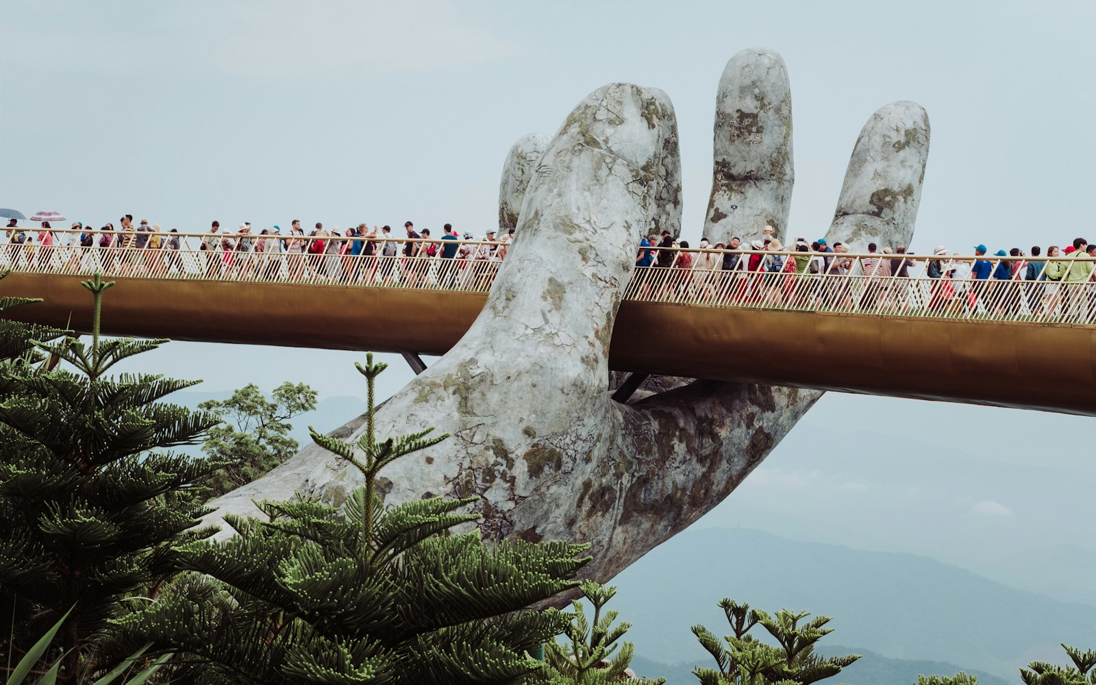 Khởi hành hành trình khám phá Cầu Vàng Bà Nà Hills Novago Đà Nẵng